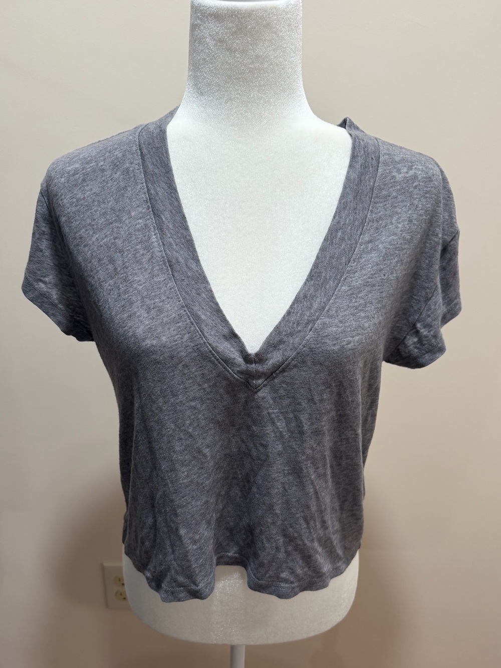 Perfectwhitetee Gray Short Sleeve V Neck Rosie Tee Top Sz. XS